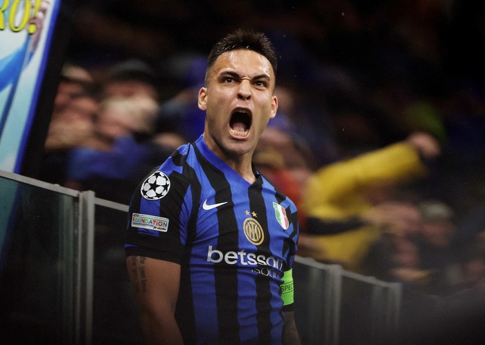 Soccer Football - Champions League - Quarter Final - Second Leg - Inter Milan v Bayern Munich - San Siro, Milan, Italy - April 16, 2025 Inter Milan's Lautaro Martinez celebrates scoring their first goal REUTERS/Claudia Greco     TPX IMAGES OF THE DAY