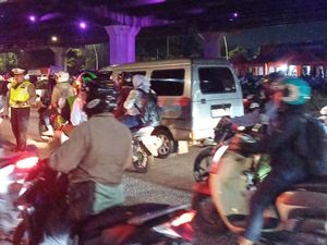 Cerita Fitri Terdampak Macet di Jalan Yos Sudarso: Pesan Ojol Di-cancel Terus Cerita Fitri Terdampak Macet di Jalan Yos Sudarso: Pesan Ojol Di-cancel Terus