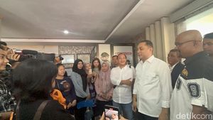 Momen Eri Cahyadi Dampingi Korban Penahanan Ijazah Lapor Polisi