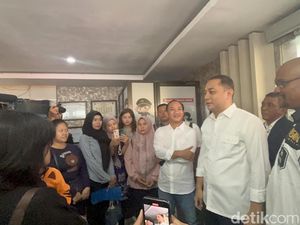 Momen Eri Cahyadi Dampingi Korban Penahanan Ijazah Lapor Polisi Momen Eri Cahyadi Dampingi Korban Penahanan Ijazah Lapor Polisi