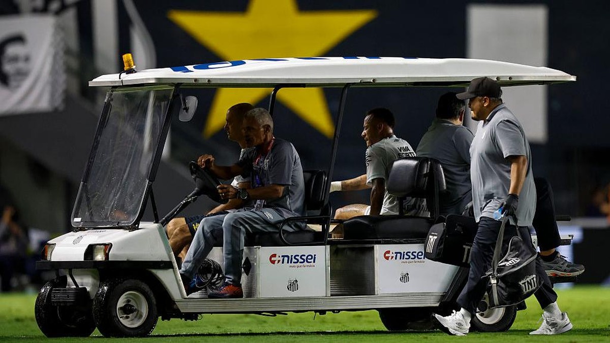 Neymar cedera lagi. Foto: Getty Images/Miguel Schincariol