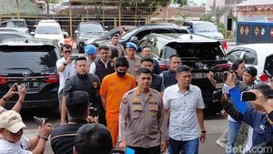 Tampang Lesu Oknum Dokter Cabul di Garut Saat Berbaju Tahanan