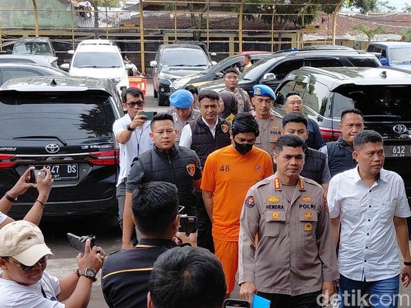 Tampang Lesu Oknum Dokter Cabul di Garut Saat Berbaju Tahanan