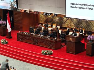 DPR Kembali Buka Masa Sidang, 292 Legislator Hadiri Rapat Paripurna DPR Kembali Buka Masa Sidang, 292 Legislator Hadiri Rapat Paripurna