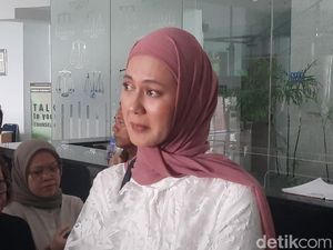 Paula Verhoeven Berurai Air Mata Cari Keadilan di Komisi Yudisial Paula Verhoeven Berurai Air Mata Cari Keadilan di Komisi Yudisial