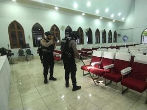 Jelang Jumat Agung-Paskah, Gereja di Bojonegoro Disterilisasi Jelang Jumat Agung-Paskah, Gereja di Bojonegoro Disterilisasi