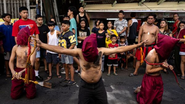 Potret Umat Katolik Filipina Memperingati Penyaliban Yesus