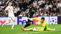 Madrid malah tumbang lagi di kandangnya. Arsenal menang 2-1, dengan Gabriel Martinelli mengunci kemenangan Meriam London di masa injury time. (Foto: Arsenal FC via Getty Images/Stuart MacFarlane)