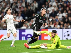 Madrid malah tumbang lagi di kandangnya. Arsenal menang 2-1, dengan Gabriel Martinelli mengunci kemenangan Meriam London di masa injury time. (Foto: Arsenal FC via Getty Images/Stuart MacFarlane)
