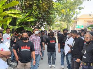 Relawan AAJ Laporkan Pemfitnah Ijazah Palsu Jokowi ke 3 Polres Relawan AAJ Laporkan Pemfitnah Ijazah Palsu Jokowi ke 3 Polres