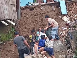 Potret Rumah Ambrol yang Bikin Nenek di Bogor Tertimbun Longsor Potret Rumah Ambrol yang Bikin Nenek di Bogor Tertimbun Longsor
