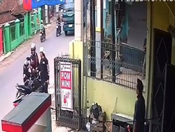 Abu Rizal Tak Berdaya Dihajar Dua Pria Mabuk di Bandung