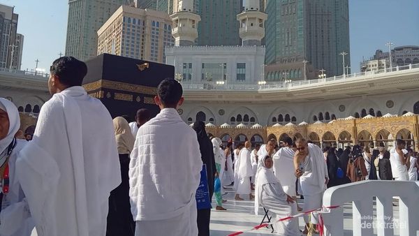 Momen Umroh Rp 14 Jutaan