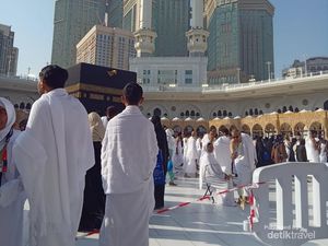 Momen Umroh Rp 14 Jutaan