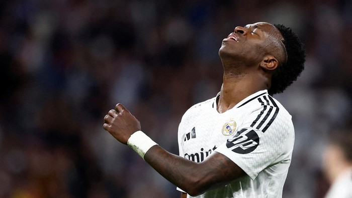 Vinicius Jr Soccer Football - Champions League - Quarter Final - Second Leg - Real Madrid v Arsenal - Santiago Bernabeu, Madrid, Spain - April 16, 2025 Real Madrids Vinicius Junior reacts REUTERS/Juan Medina TPX IMAGES OF THE DAY