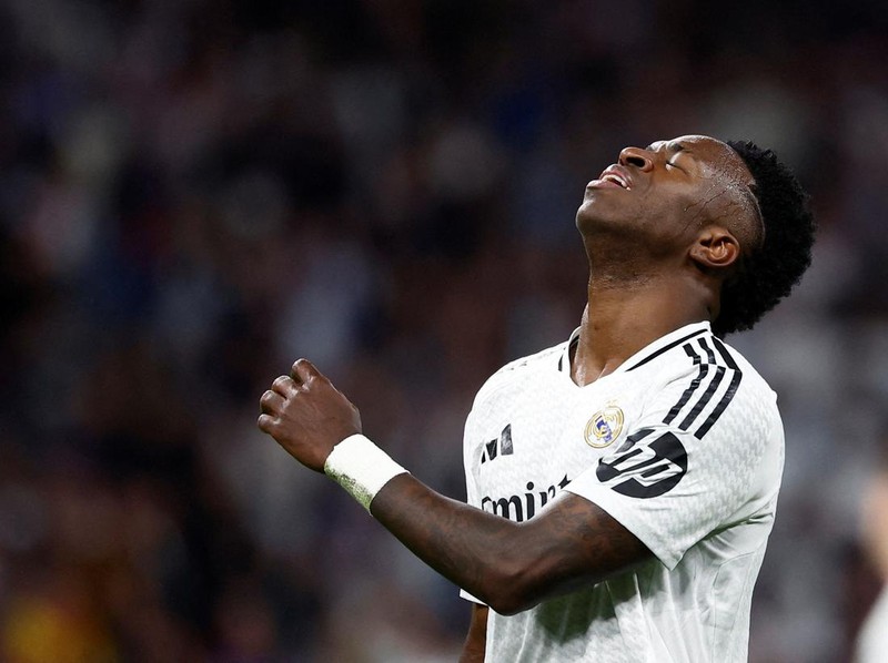 Soccer Football - Champions League - Quarter Final - Second Leg - Real Madrid v Arsenal - Santiago Bernabeu, Madrid, Spain - April 16, 2025 Real Madrid's Vinicius Junior reacts REUTERS/Juan Medina     TPX IMAGES OF THE DAY