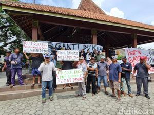 Bupati Bantul Perintahkan Inspektorat Cek Kasus Dukuh Didemo Buntut Pungli PTSL Bupati Bantul Perintahkan Inspektorat Cek Kasus Dukuh Didemo Buntut Pungli PTSL