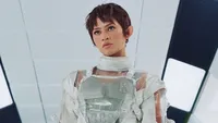 5 Potret Zendaya Tampil Manglingi dengan Rambut Pixie dan Telinga Peri