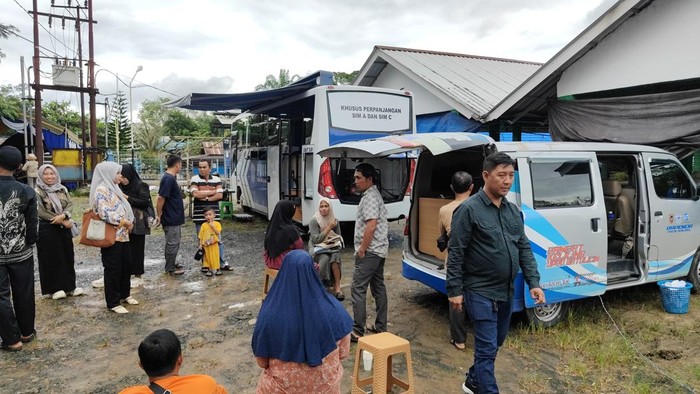 Aksi Jemput Bola Polisi di Tanah Bumbu dengan Kopi Manis Aksi Jemput Bola Polisi di Tanah Bumbu dengan Kopi Manis
