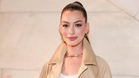 Anne Hathaway Bakal Silau Banget Tahun Depan