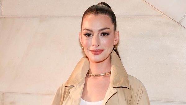 Anne Hathaway Bakal Silau Banget Tahun Depan