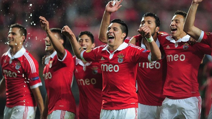 Benfica, Liga Europa LISBON, PORTUGAL - MAY 02: Enzo Perez of Benfica celebrates victory during the UEFA Europa League semi final second leg match between SL Benfica and Fenerbahce SK at the Estadio da Luz on May 2, 2013 in Lisbon, Portugal. (Photo by Jamie McDonald/Getty Images)
