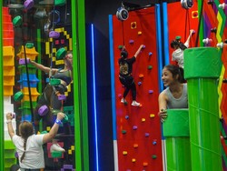 Serunya Nyobain Panjat Tebing dengan 90 Rute di Bali