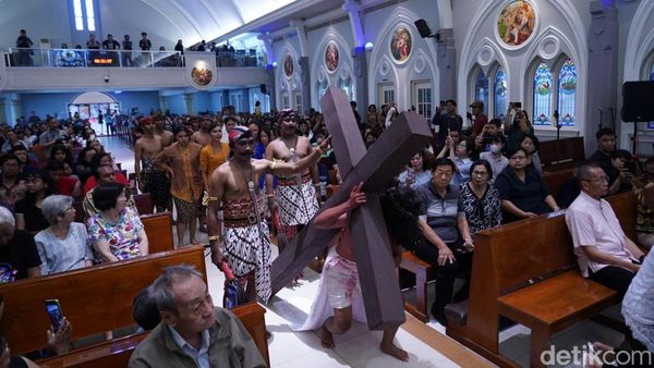 Visualisasi Jalan Salib Bernuansa Jawa di Surabaya