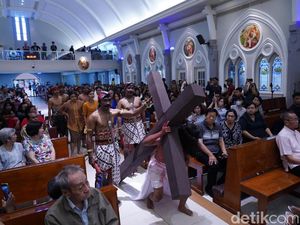 Visualisasi Jalan Salib Bernuansa Jawa di Surabaya Visualisasi Jalan Salib Bernuansa Jawa di Surabaya