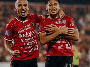 Gol Irfan Jaya Benamkan Persib di Babak Pertama Gol Irfan Jaya Benamkan Persib di Babak Pertama