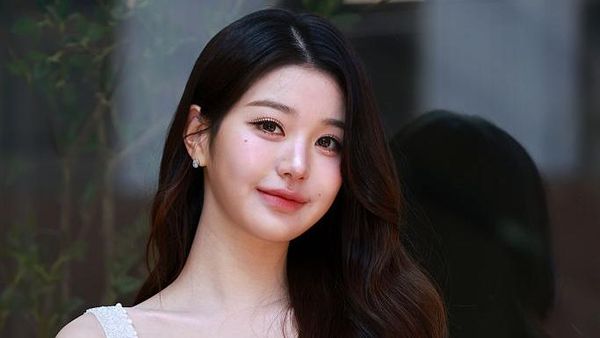 7 Gaya Jang Wonyoung IVE Tampil Flawless Bak Princess di Acara Innisfree