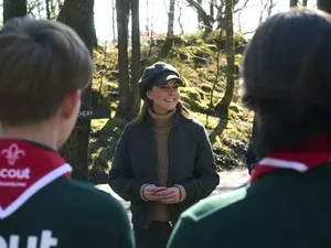 Gaya Kate Middleton Tampil dengan Topi Jadul ala Tahun 2000-an
