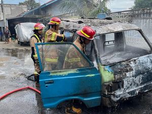 Angkot di Depok Terbakar Akibat Korsleting, Sopir Alami Luka Bakar 50%