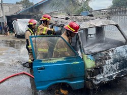 Angkot di Depok Terbakar Akibat Korsleting, Sopir Alami Luka Bakar 50%