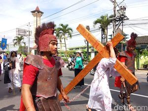 Potret Pertama Kalinya Umat Katolik Ikuti Kirab Salib di Magelang