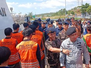 2 Kapal Ikan Berbendera Vietnam Ditangkap di Laut Natuna Utara 2 Kapal Ikan Berbendera Vietnam Ditangkap di Laut Natuna Utara