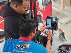 Banyak Penumpang Bus TMD Curang Saat Bayar Pakai QRIS