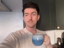 Pria Ini Mengganti Konsumsi Kopi dengan Teh Hijau, Ini Perubahan yang Dirasakan