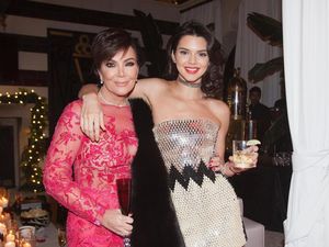 Gaya Rambut Baru Kris Jenner Disebut Bikin Awet Muda, Dikira Kendall Jenner Gaya Rambut Baru Kris Jenner Disebut Bikin Awet Muda, Dikira Kendall Jenner