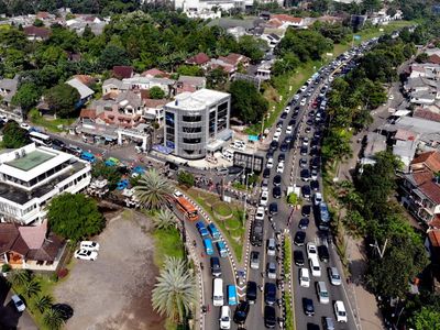 Libur Panjang, Jalur Wisata Puncak Padat Merayap