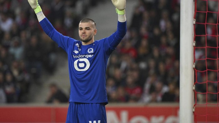 Lilles goalkeeper Lucas Chevalier gestures during the French League One soccer match between Lille and Rennes at the Stade Pierre Mauroy in Villeneuve-dAscq, outside Lille, northern France, Sunday, Nov. 24, 2024. (AP Photo/Matthieu Mirville)