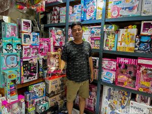 Beli Mainan Langsung di Pasar Gembrong Masih Jadi Pilihan Ketimbang Online Beli Mainan Langsung di Pasar Gembrong Masih Jadi Pilihan Ketimbang Online