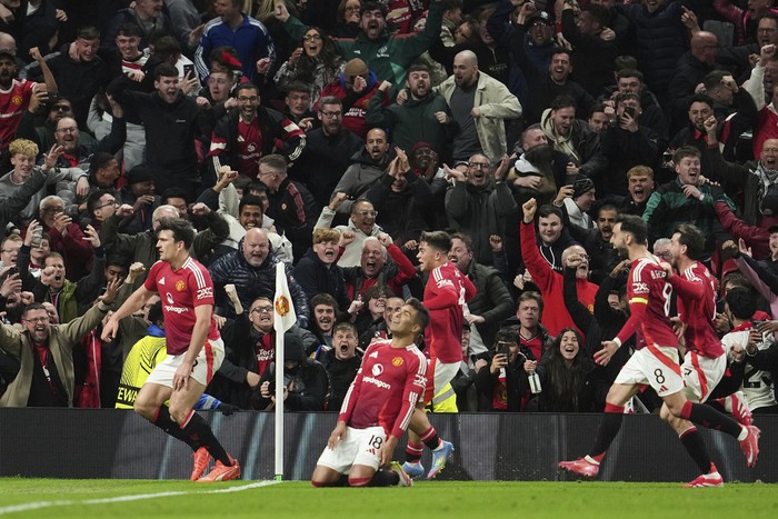 Manchester United Manchester United's Harry Maguire, left, celebrates with team mates after his side's fifth goal during the Europa League quarter final second leg soccer match between Manchester United and Olympique Lyon in Manchester, Britain, Thursday, April 17, 2025. (AP Photo/Jon Super)