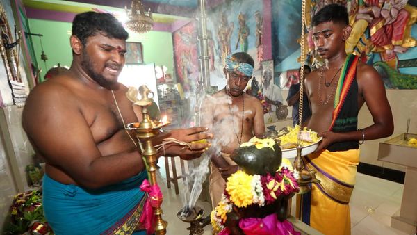 Melihat Ritual Kodi Yetram Etnik Tamil di Aceh