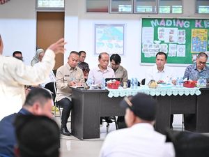 Diskusi dengan Mentrans, Warga Barelang Terima Investasi Asal Tak Digusur Diskusi dengan Mentrans, Warga Barelang Terima Investasi Asal Tak Digusur