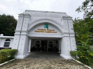 Melihat Koleksi Museum Pusaka Keraton Kasepuhan Cirebon Melihat Koleksi Museum Pusaka Keraton Kasepuhan Cirebon