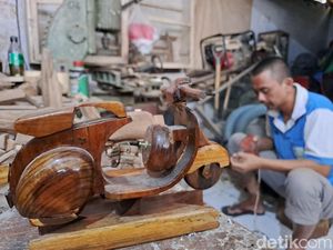 Napi Lapas Jombang Olah Limbah Kayu Jadi Beragam Kerajinan Napi Lapas Jombang Olah Limbah Kayu Jadi Beragam Kerajinan