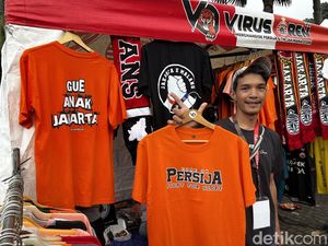 Kisah Pedagang Atribut Persija Rintis Bisnis Sejak SMP Kisah Pedagang Atribut Persija Rintis Bisnis Sejak SMP