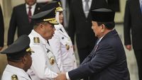 Momen Pelantikan Gubernur Bangka Belitung dan Papua Pegunungan di Istana
