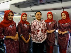 Video: Lion Air Siapkan Pramugari Asli Padang-Banjarmasin untuk Layani Jemaah Haji RI Video: Lion Air Siapkan Pramugari Asli Padang-Banjarmasin untuk Layani Jemaah Haji RI